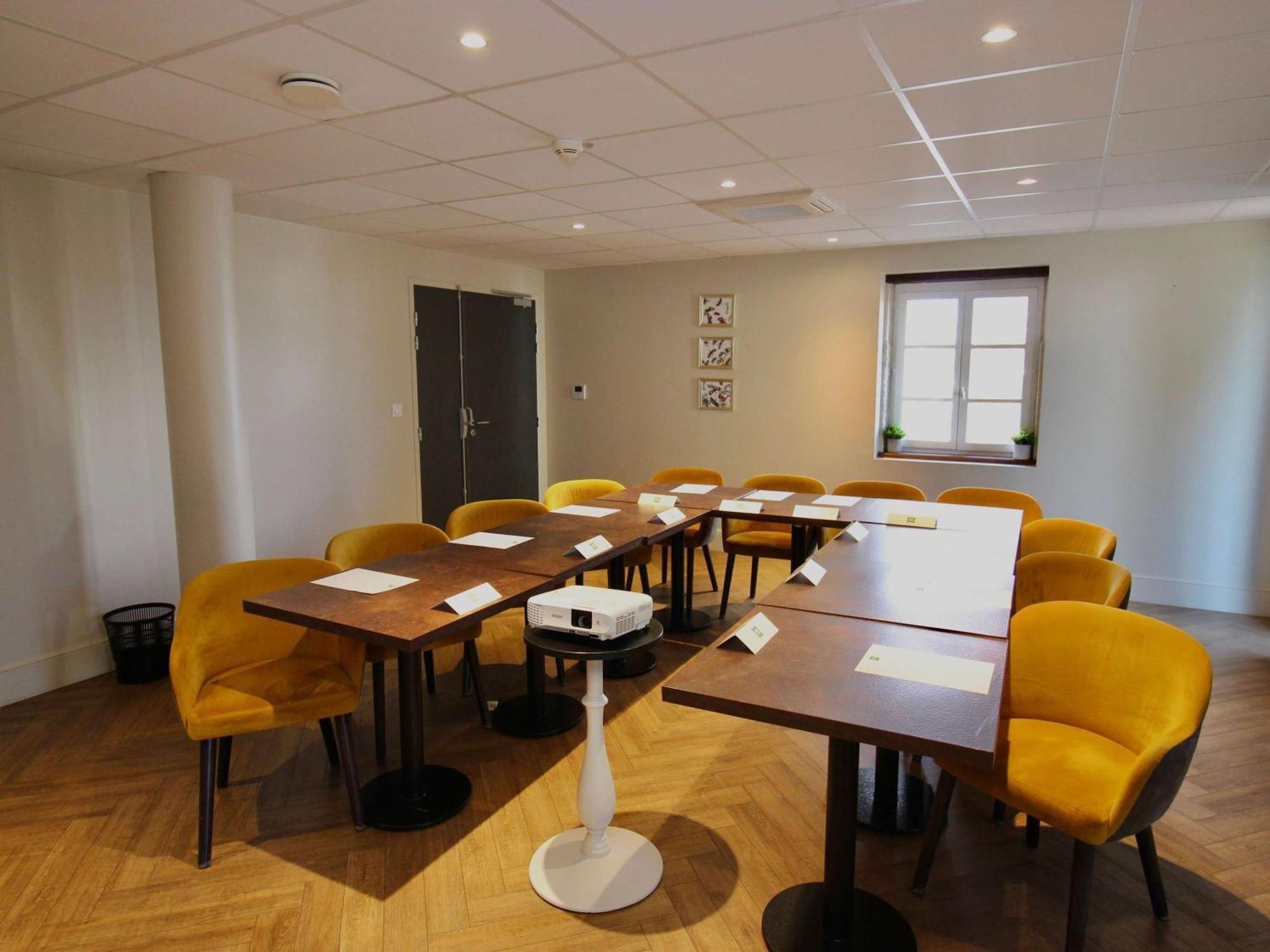 Ibis Styles Dijon Sud Domaine De Beauregard 21600 Longvic Hotel Exterior foto